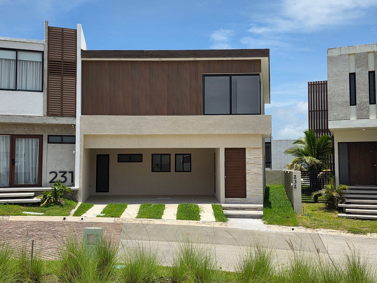 House for Sale Punta Tiburon | Facing green area, photo 1 of 29