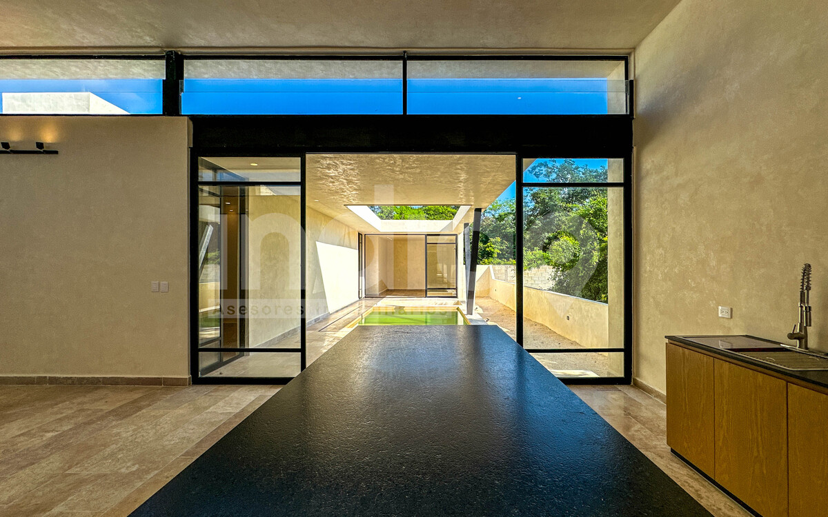 16 de 49: Cocina con Salida a la Terraza