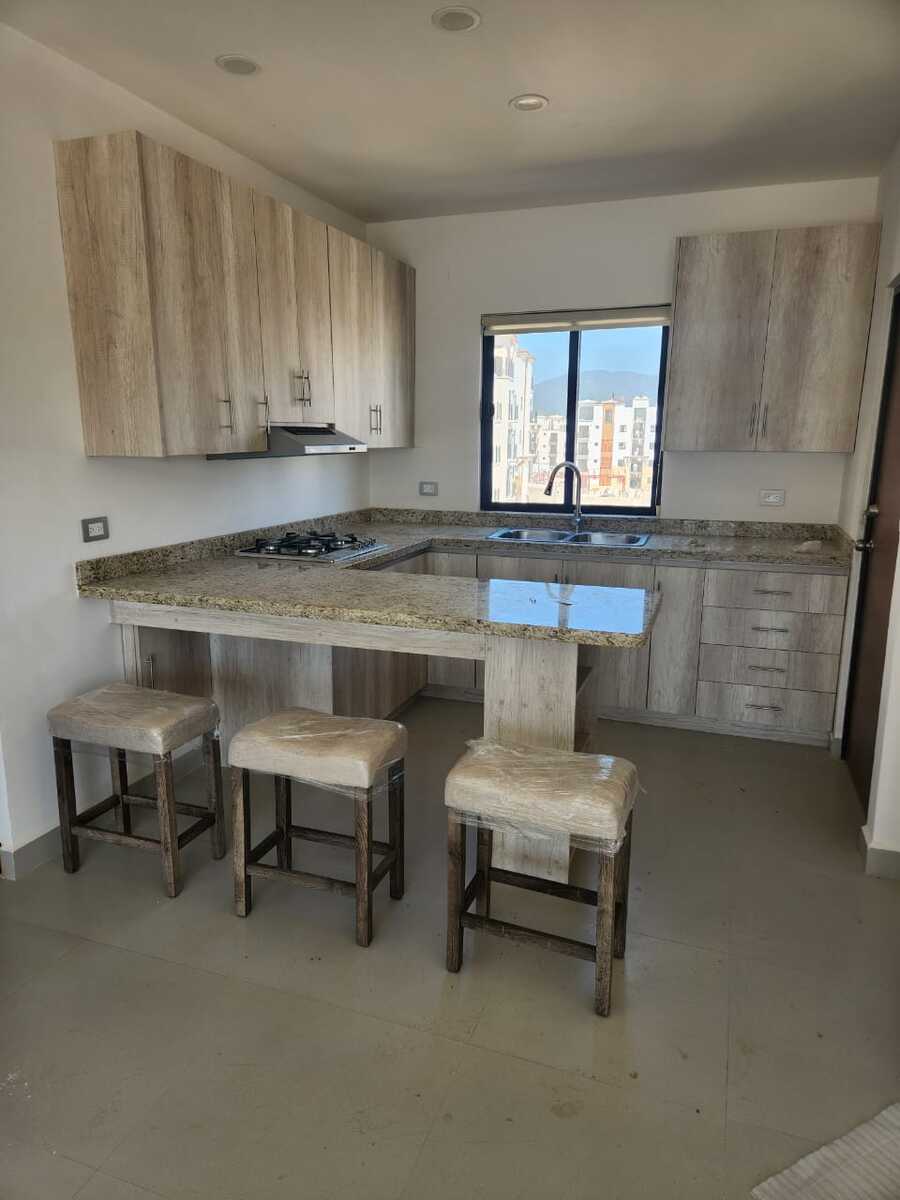 6 of 8: Cocina, con barra