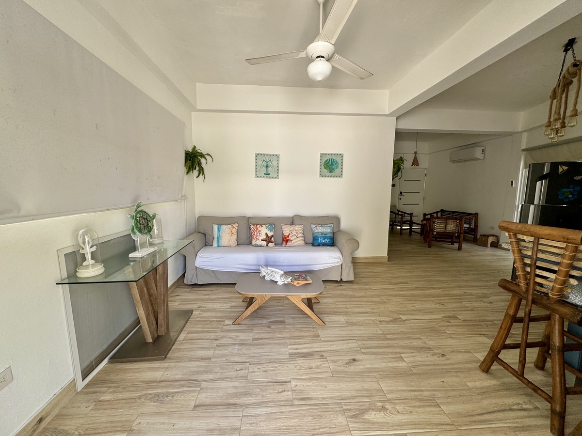 22 de 27: Guesthouse / Sala