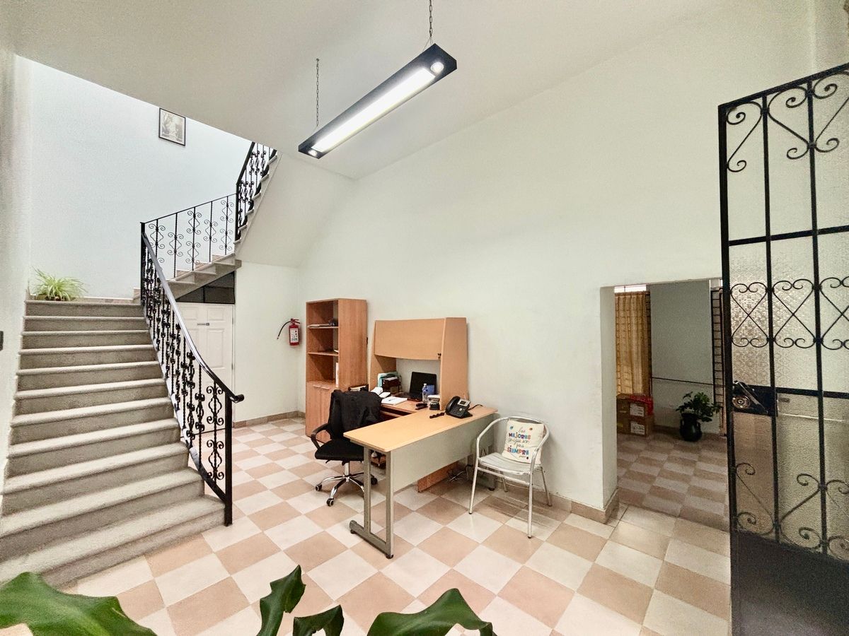 4 de 42: Vestíbulo PB de la casa