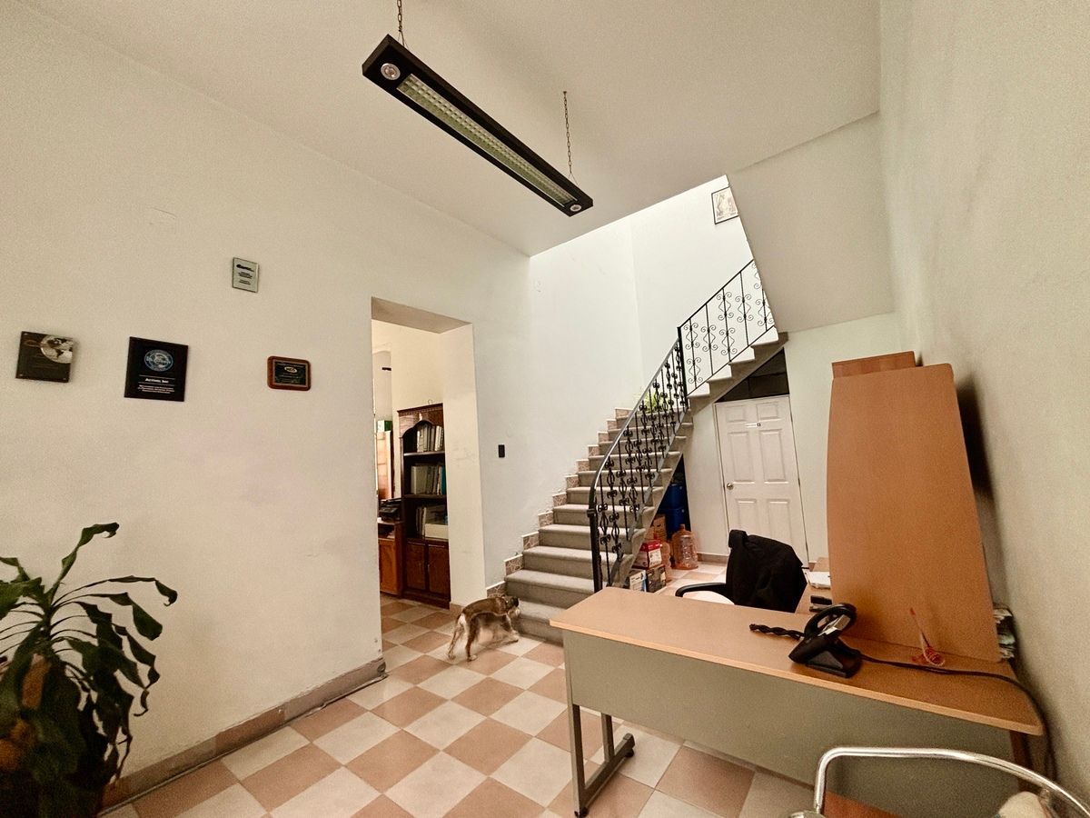 5 de 42: Vestíbulo PB de la casa