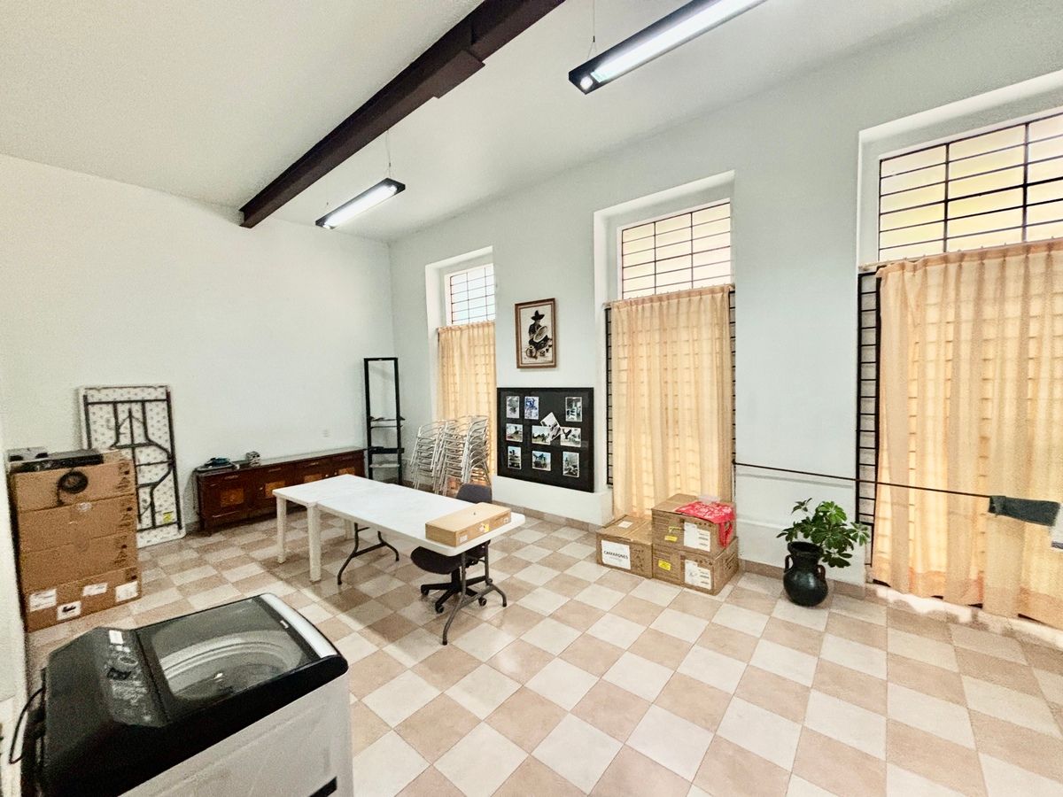 6 de 42: Area de locales comerciales