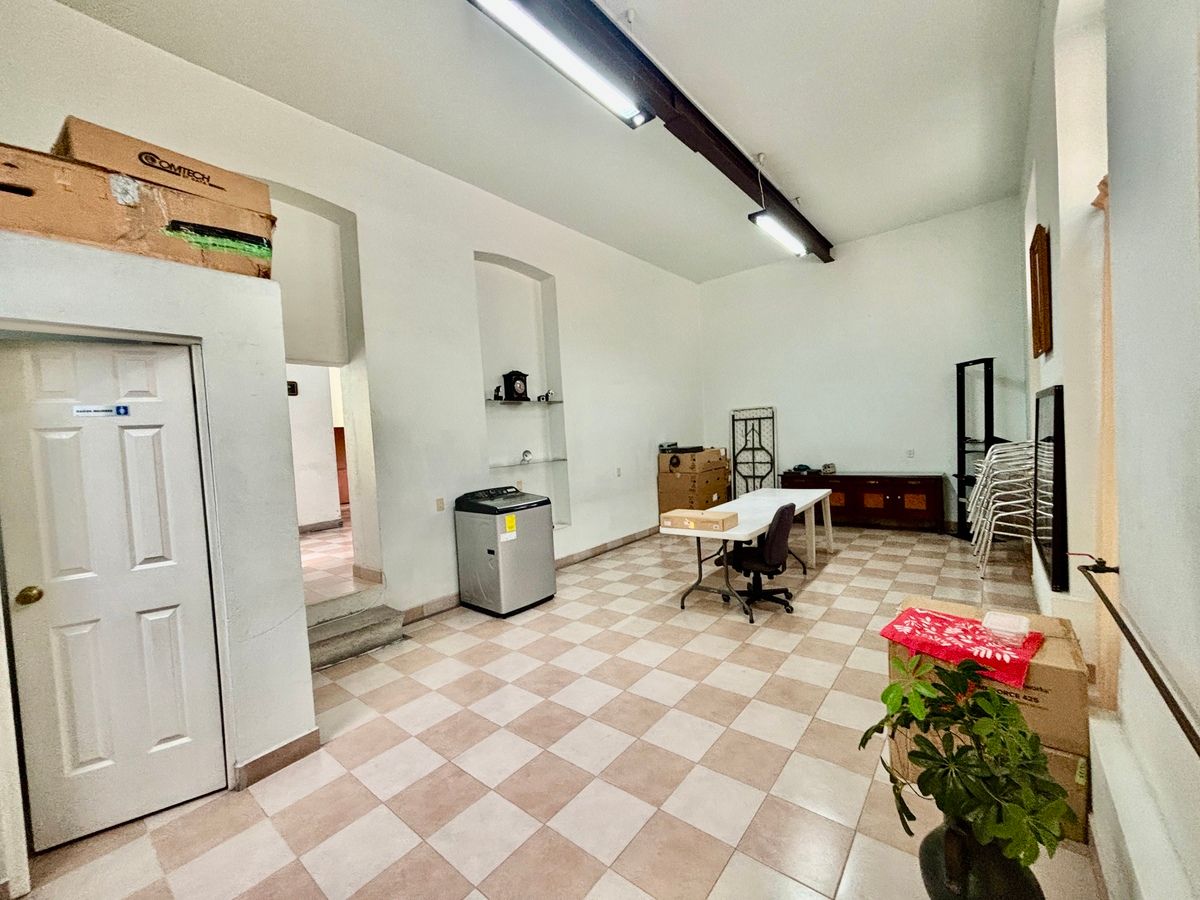 7 de 42: Area de locales comerciales