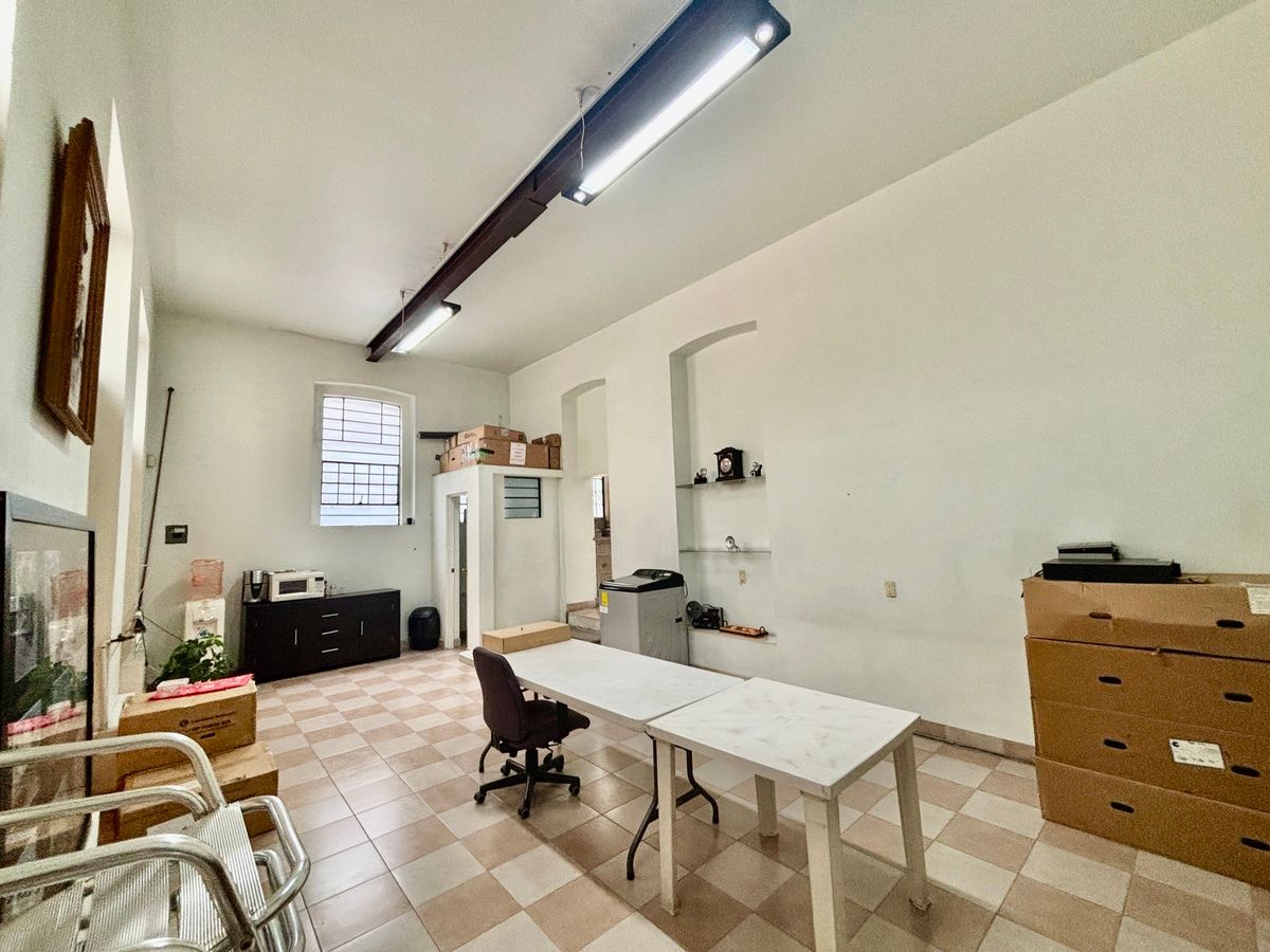 8 de 42: Area de locales comerciales