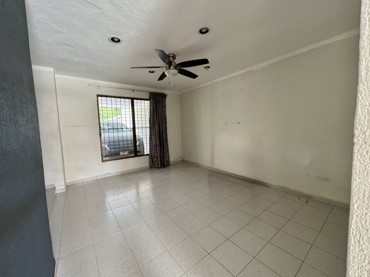 2 of 15: Sala