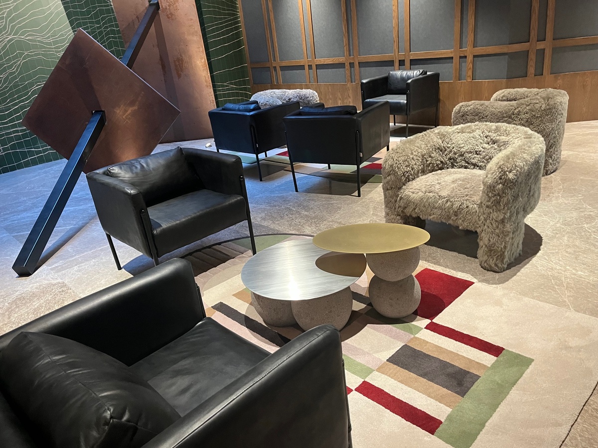 6 of 28: lobby