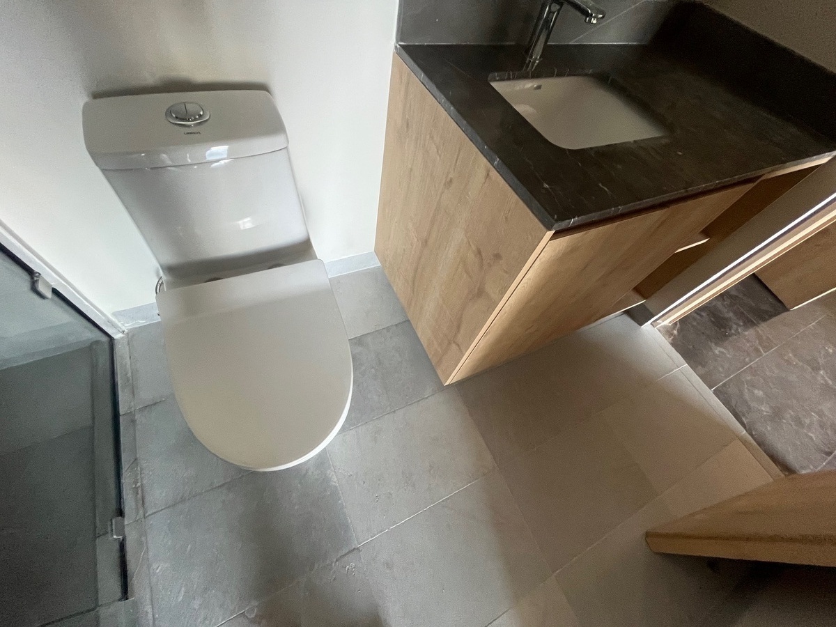 22 of 28: baño completo dos