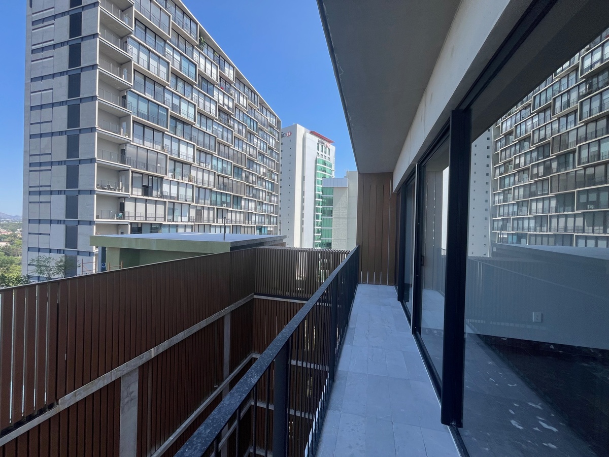 1 of 28: balcón del departamento