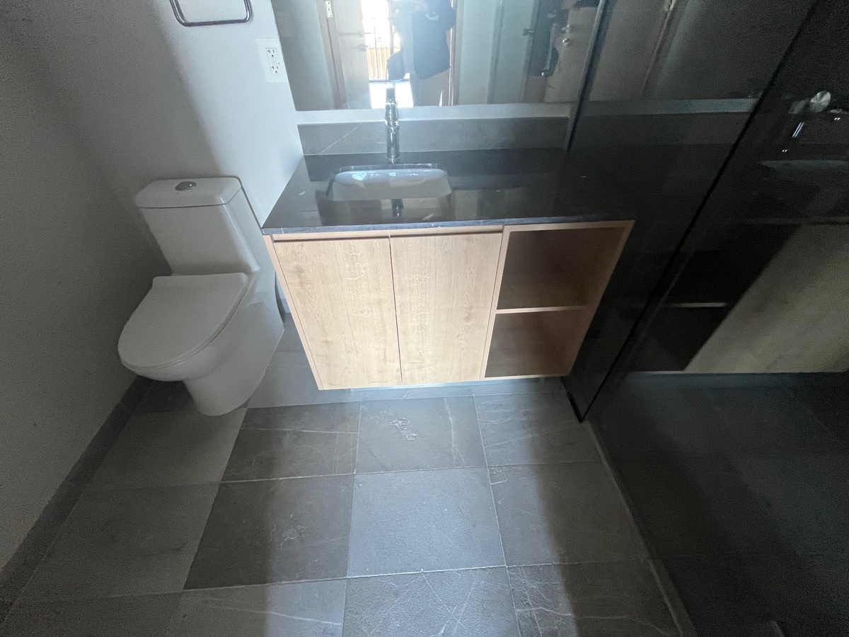 28 of 28: baño completo