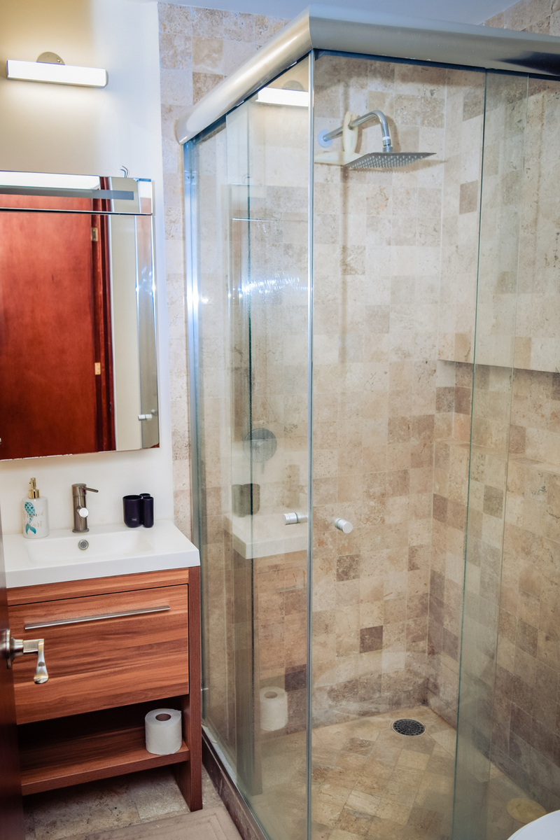 8 of 18: Baño Completo 1