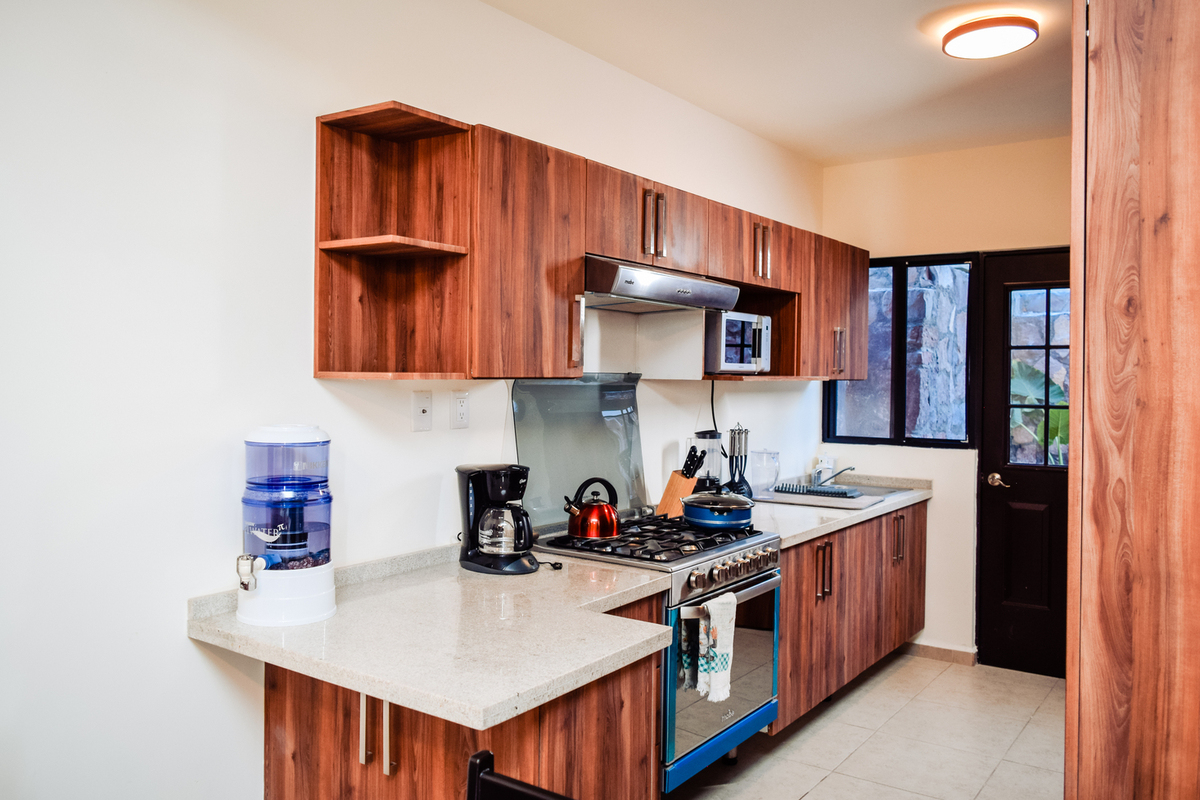 5 of 18: Cocina equipada