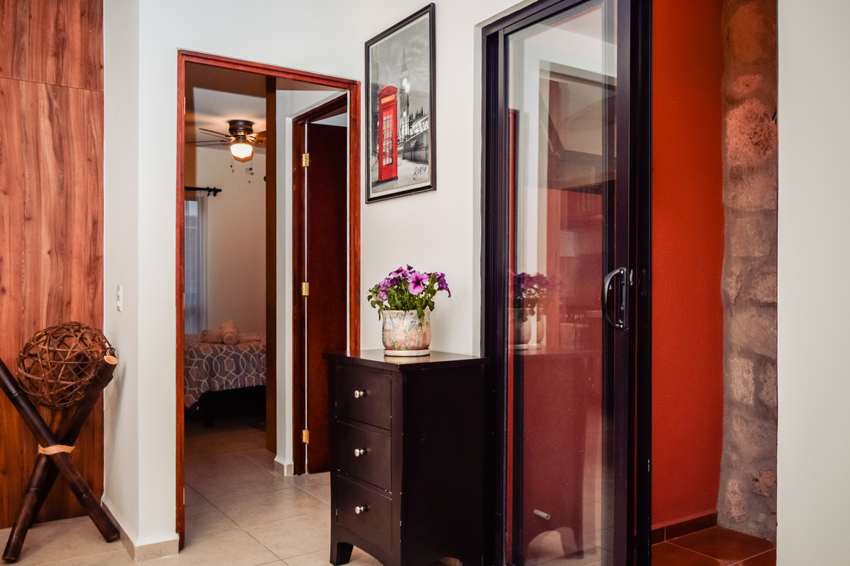 6 of 18: Patio Interno