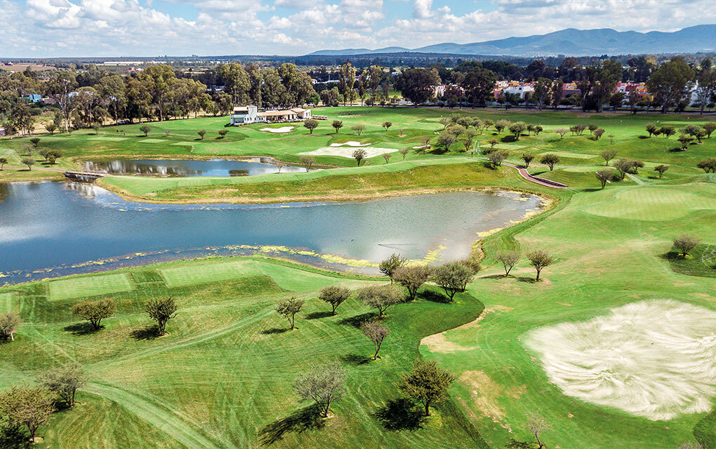 17 of 18: Campo de Golf