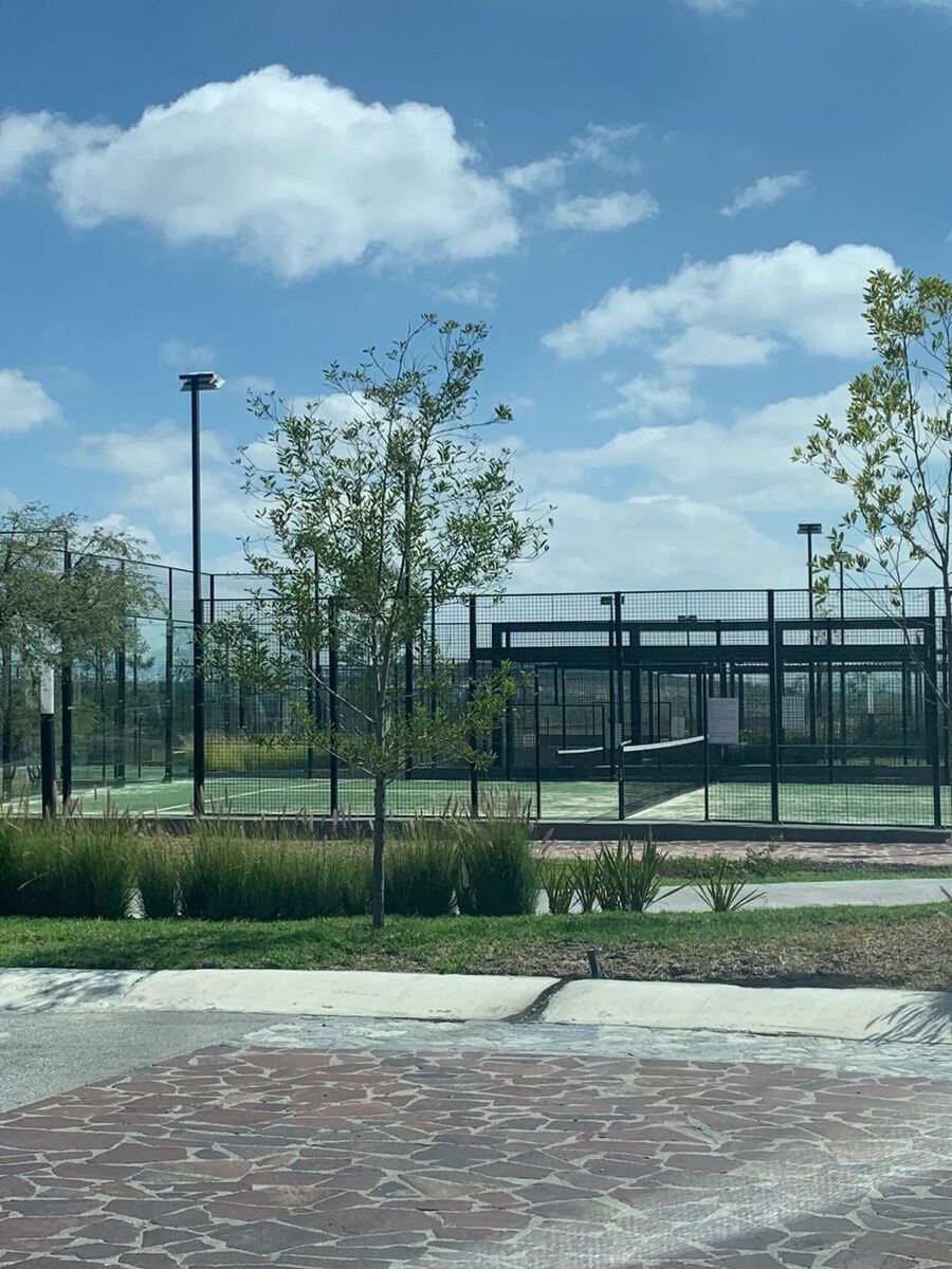10 of 11: Cancha de Padel