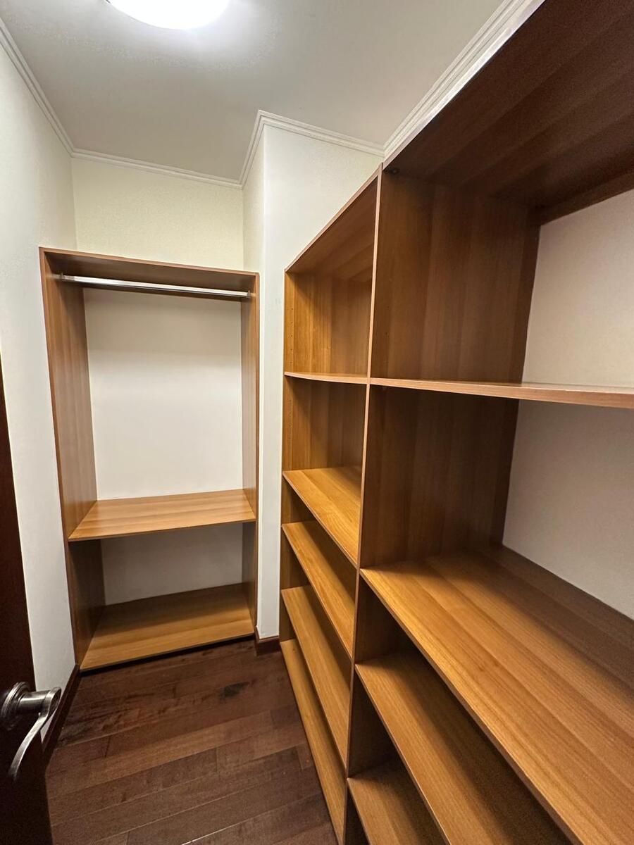 21 de 34: VESTIDOR 2