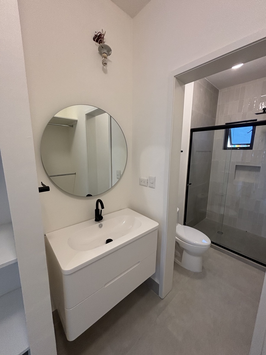 12 of 18: Baño Rec. secundaria 2