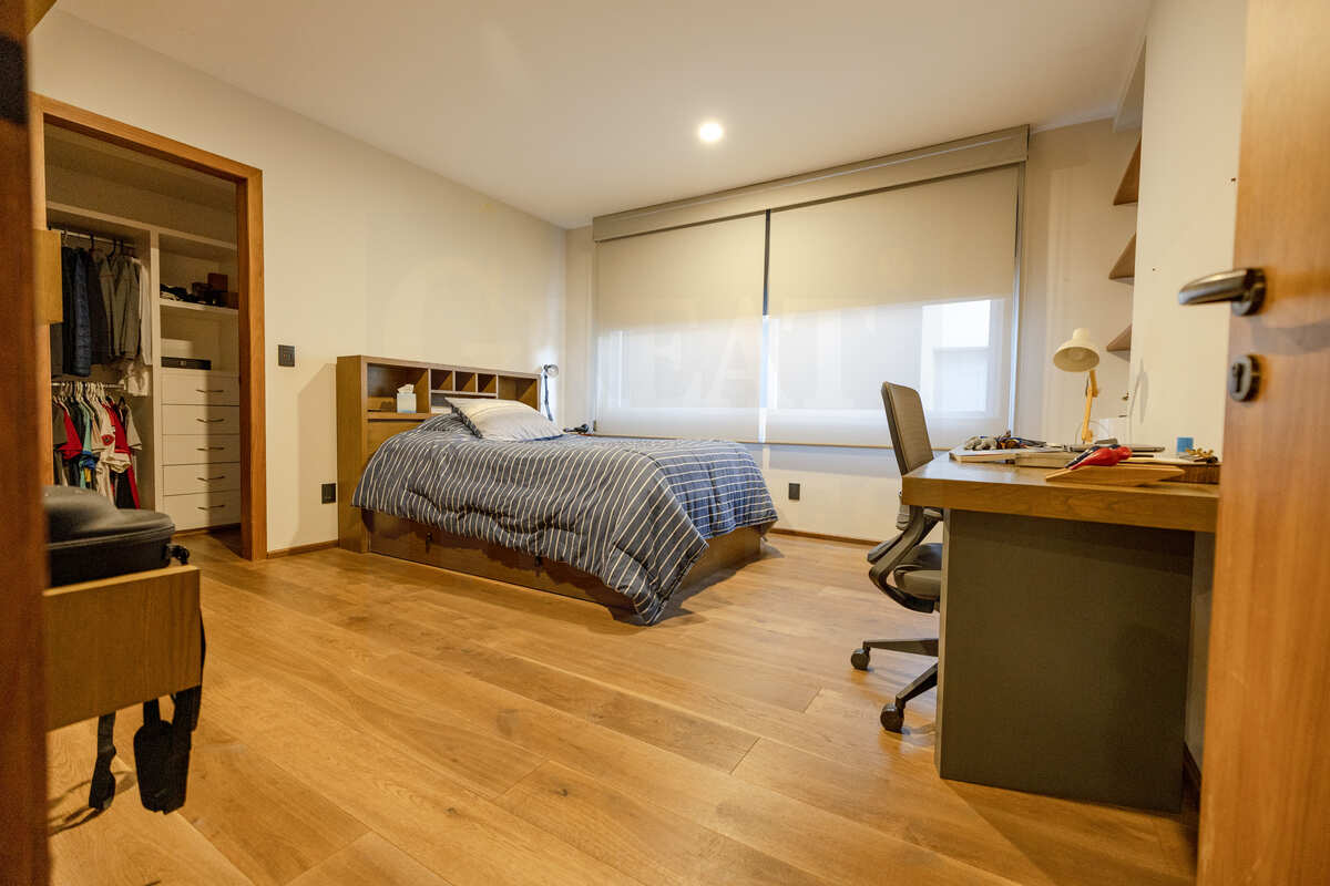 17 de 23: Piso de madera natural