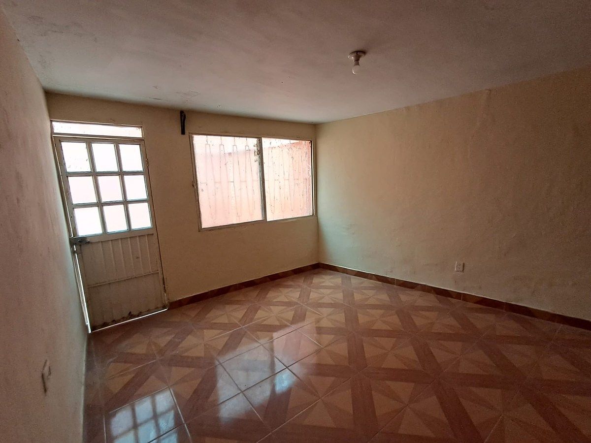 11 of 27: CUARTO DE ATRÁS LADO DERECHO