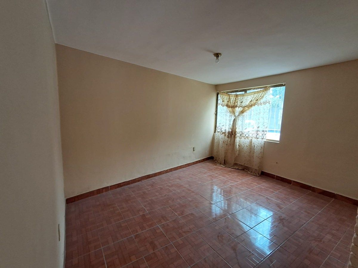 5 of 27: CUARTO ENFRENTE