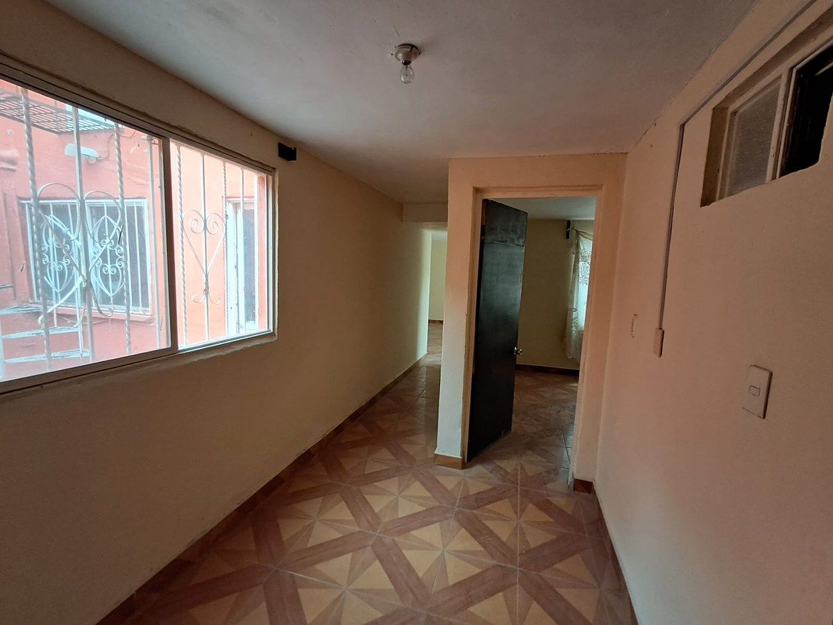 9 of 27: ESTANCIA A 3 CUARTOS