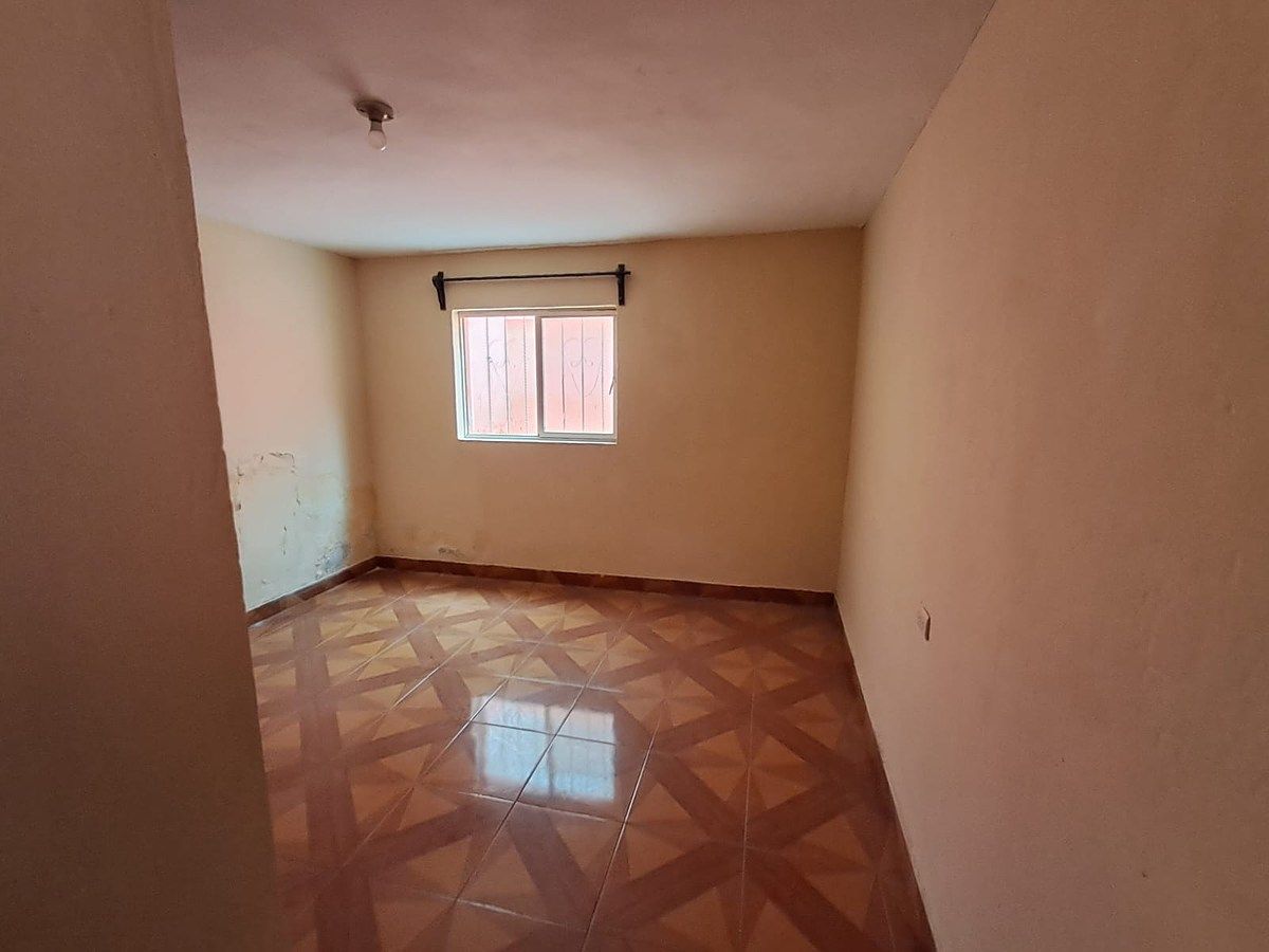 10 of 27: CUARTO DE ATRAS LADO IZQUIERDO