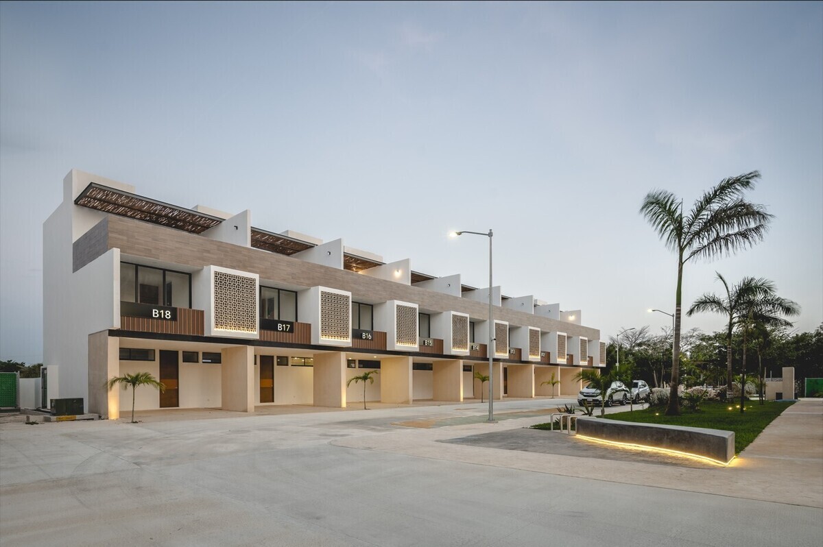 1 de 24: Fachada Interior