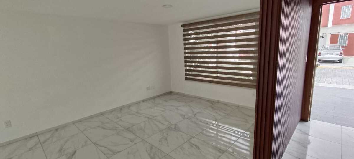 2 of 17: Sala