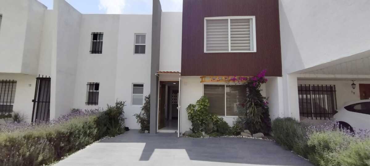 1 of 17: Fachada