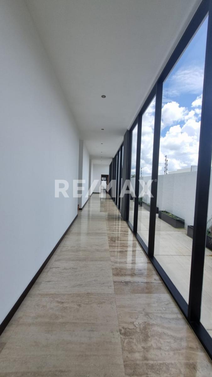 5 of 38: PASILLO QUE CONECTA CON LAS HABITACIONES