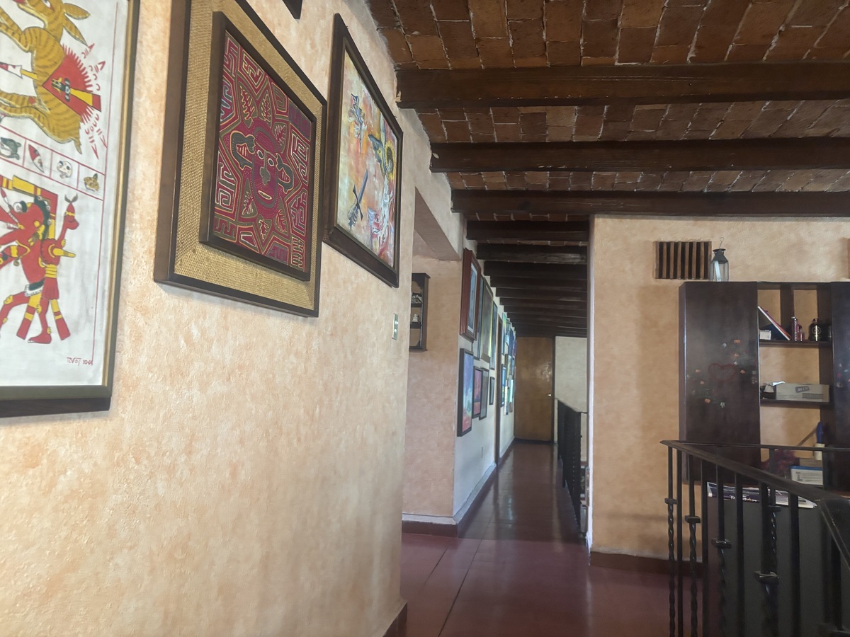 27 de 48: Pasillo distribuidor a las recamaras