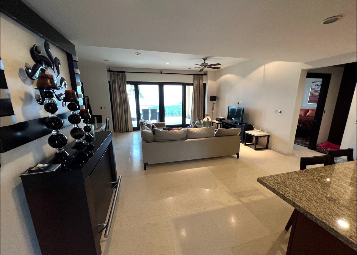 7 of 20: Sala comedor