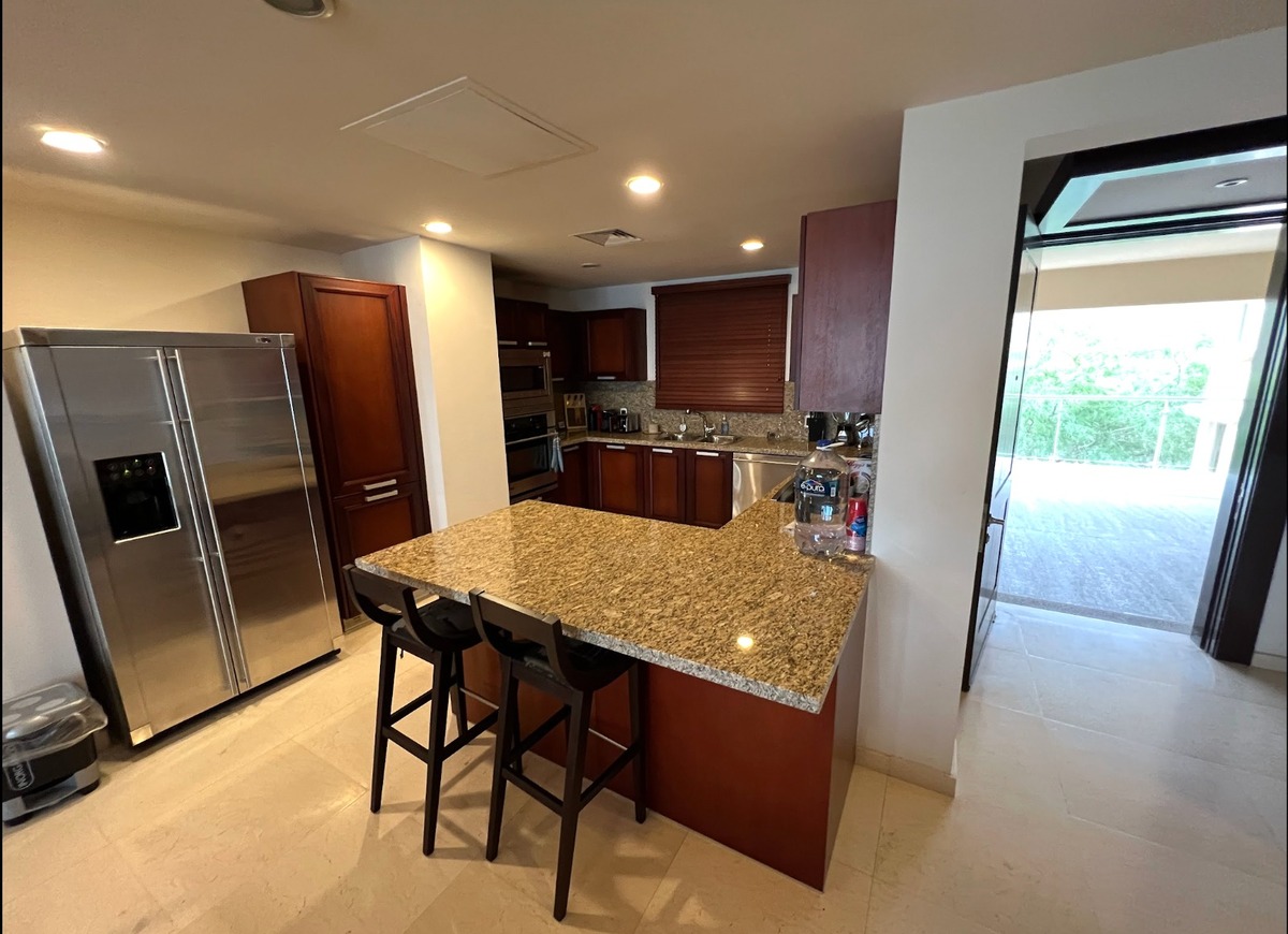 9 of 20: entrada y cocina