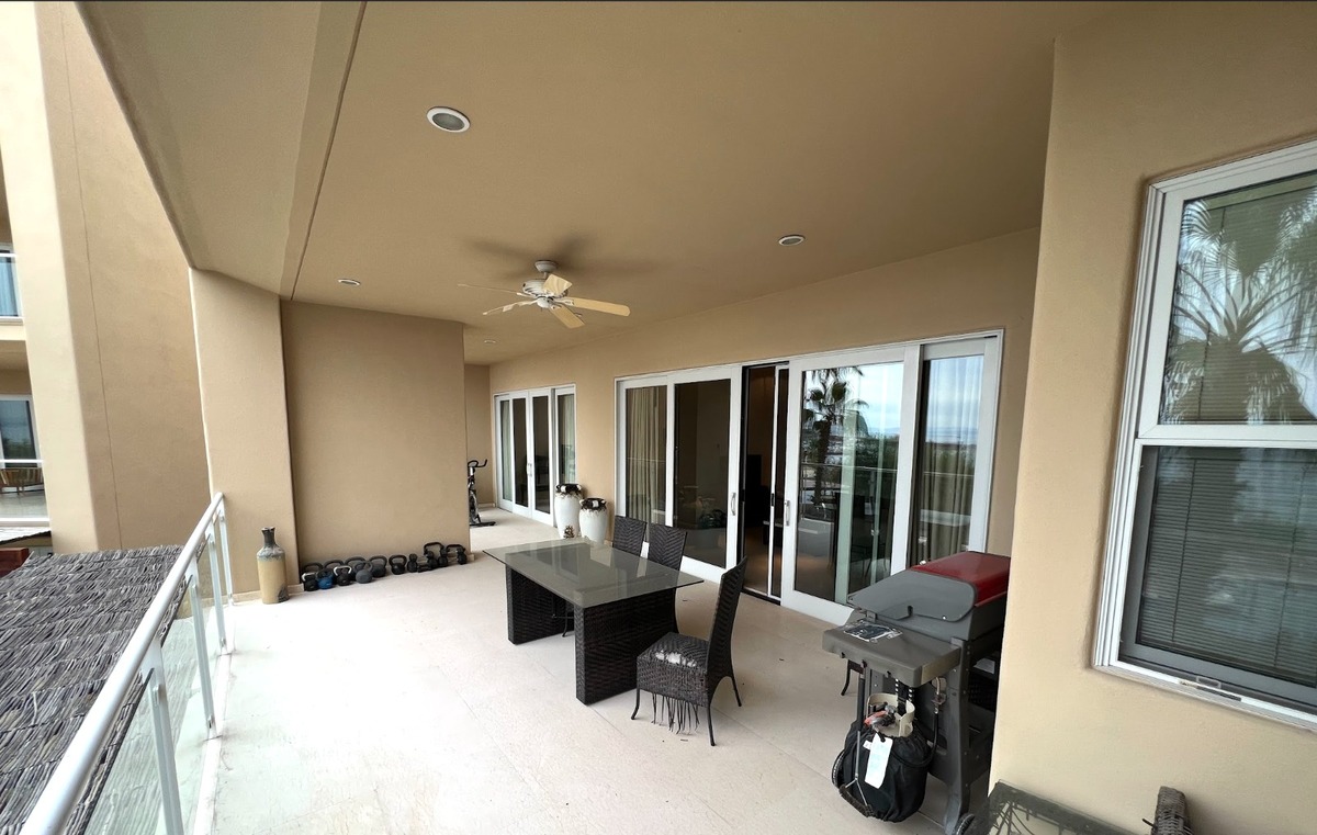 6 of 20: Terraza principal