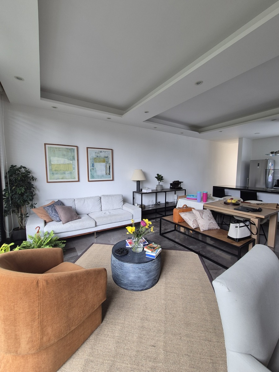 4 of 10: Sala