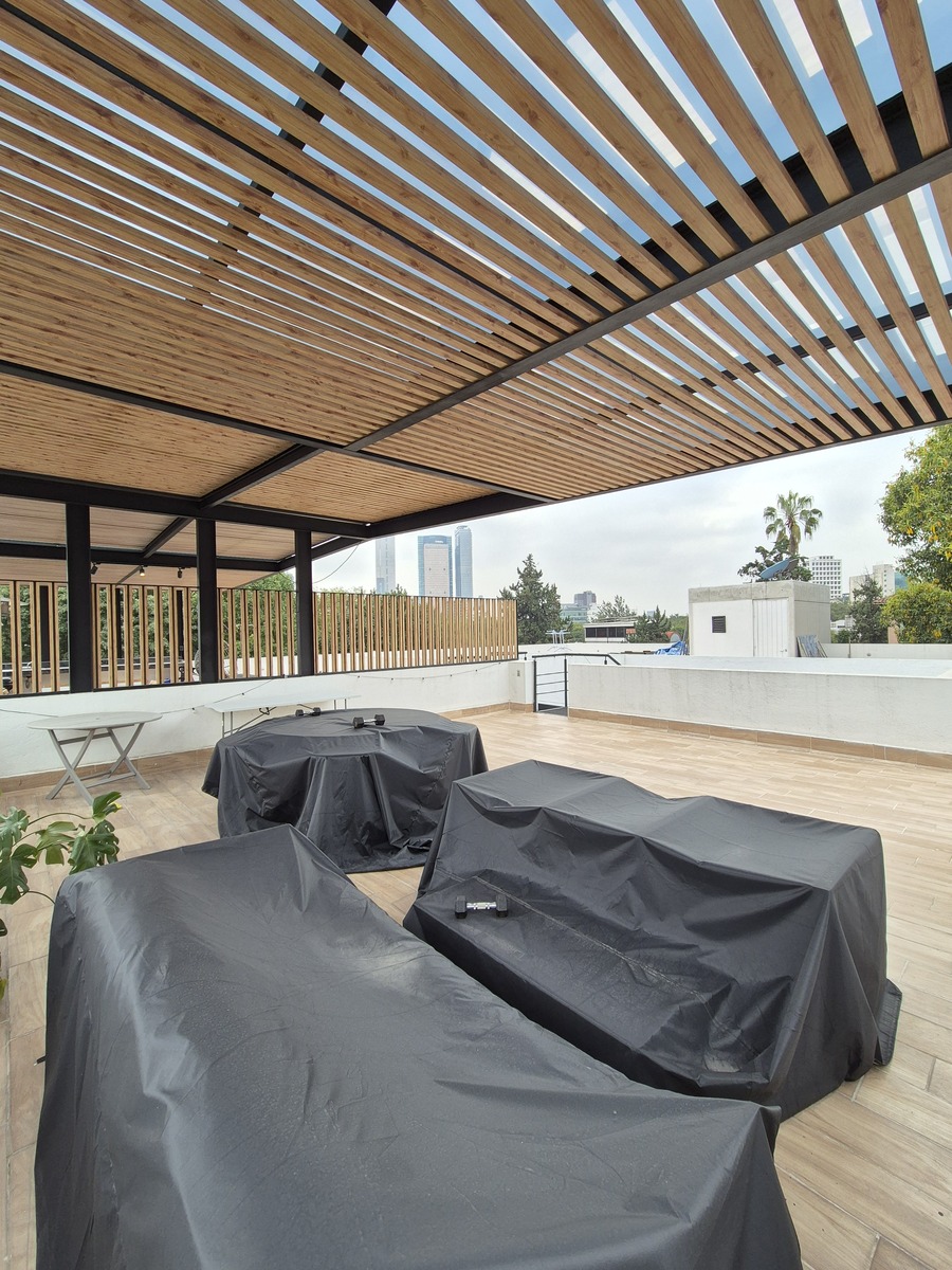 2 of 10: Terraza privada