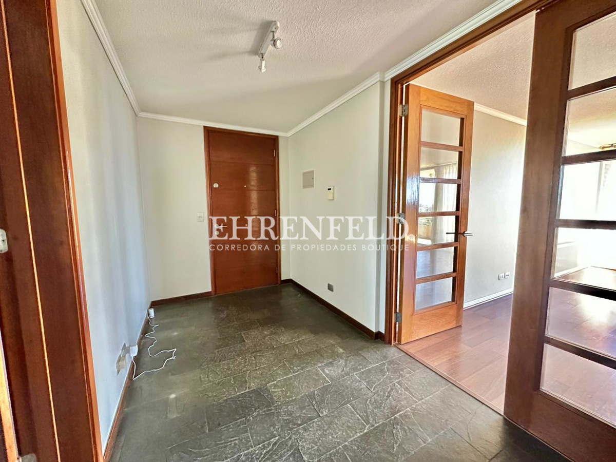 9 de 36: Hall de acceso.