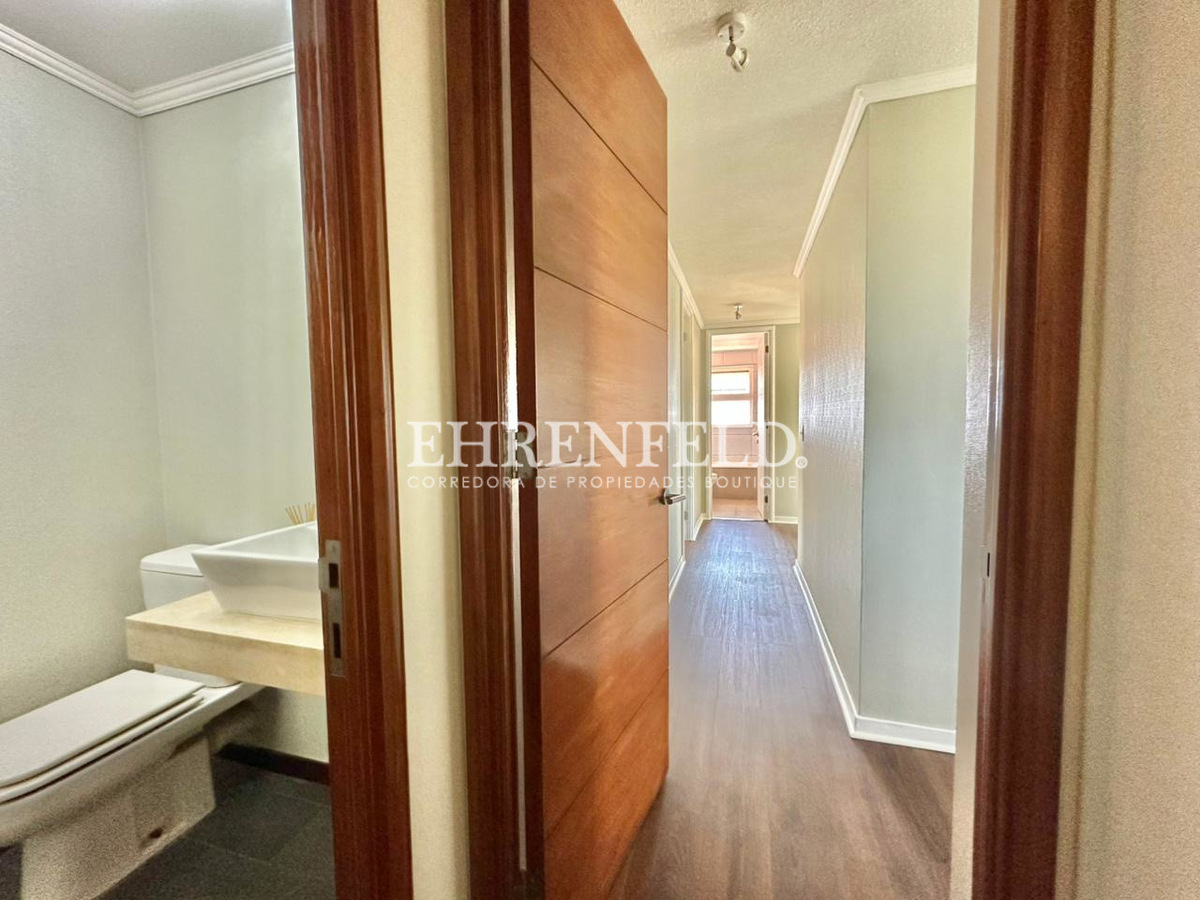 17 de 36: Puerta divisoria dormitorios.