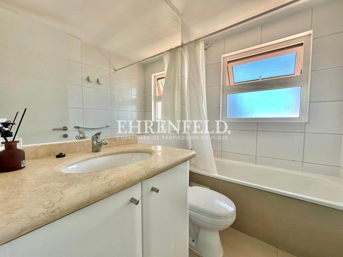 26 de 36: Baño pasillo.