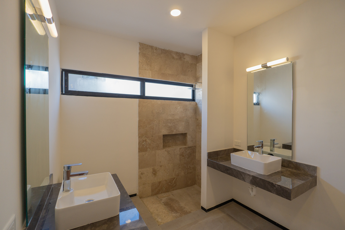 19 of 29: Baño recámara principal