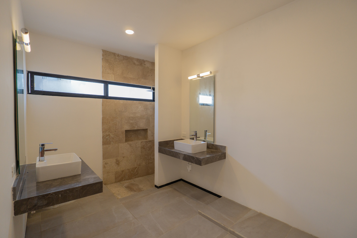 22 of 32: Baño recámara principal