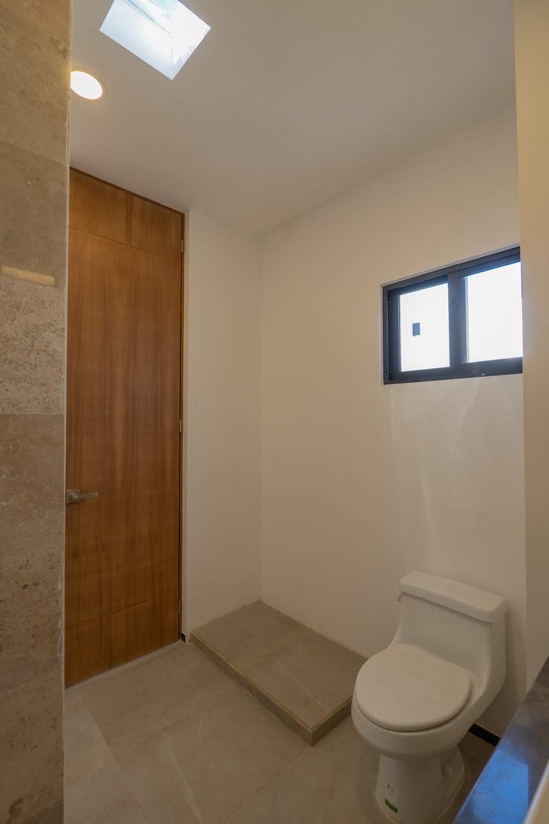 27 of 32: Baño recámara secundaria