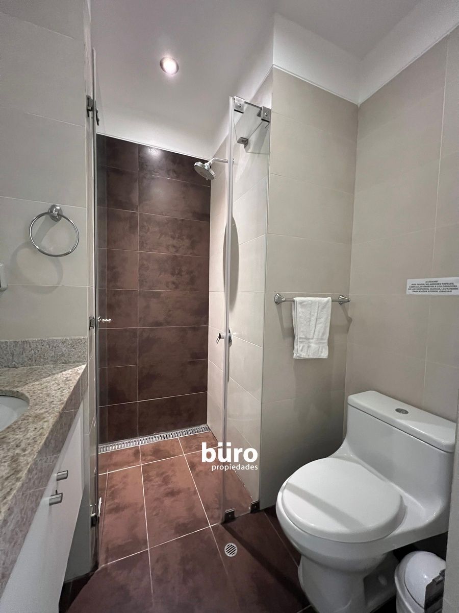 9 de 14: Baño del dormitorio segundario