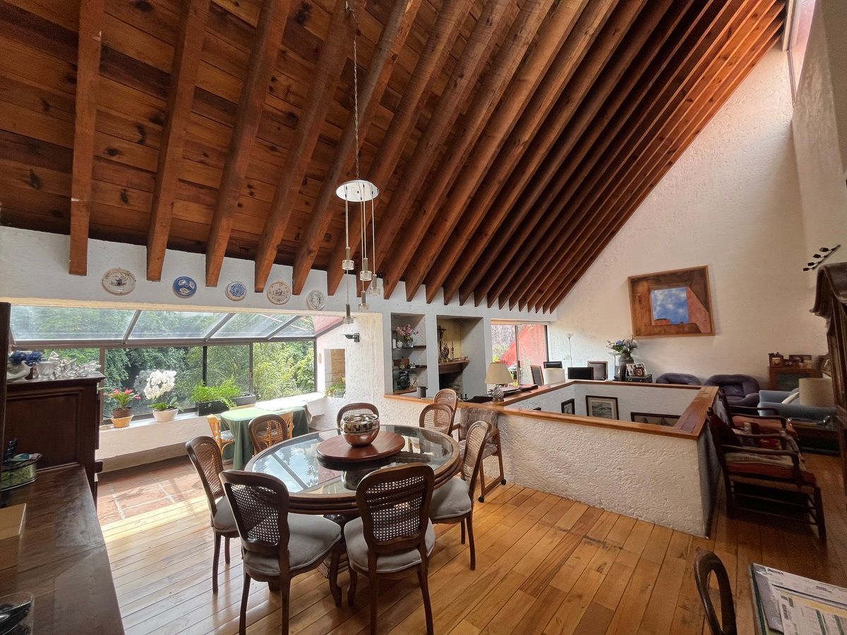 4 de 22: Comedor con vista a la cañada