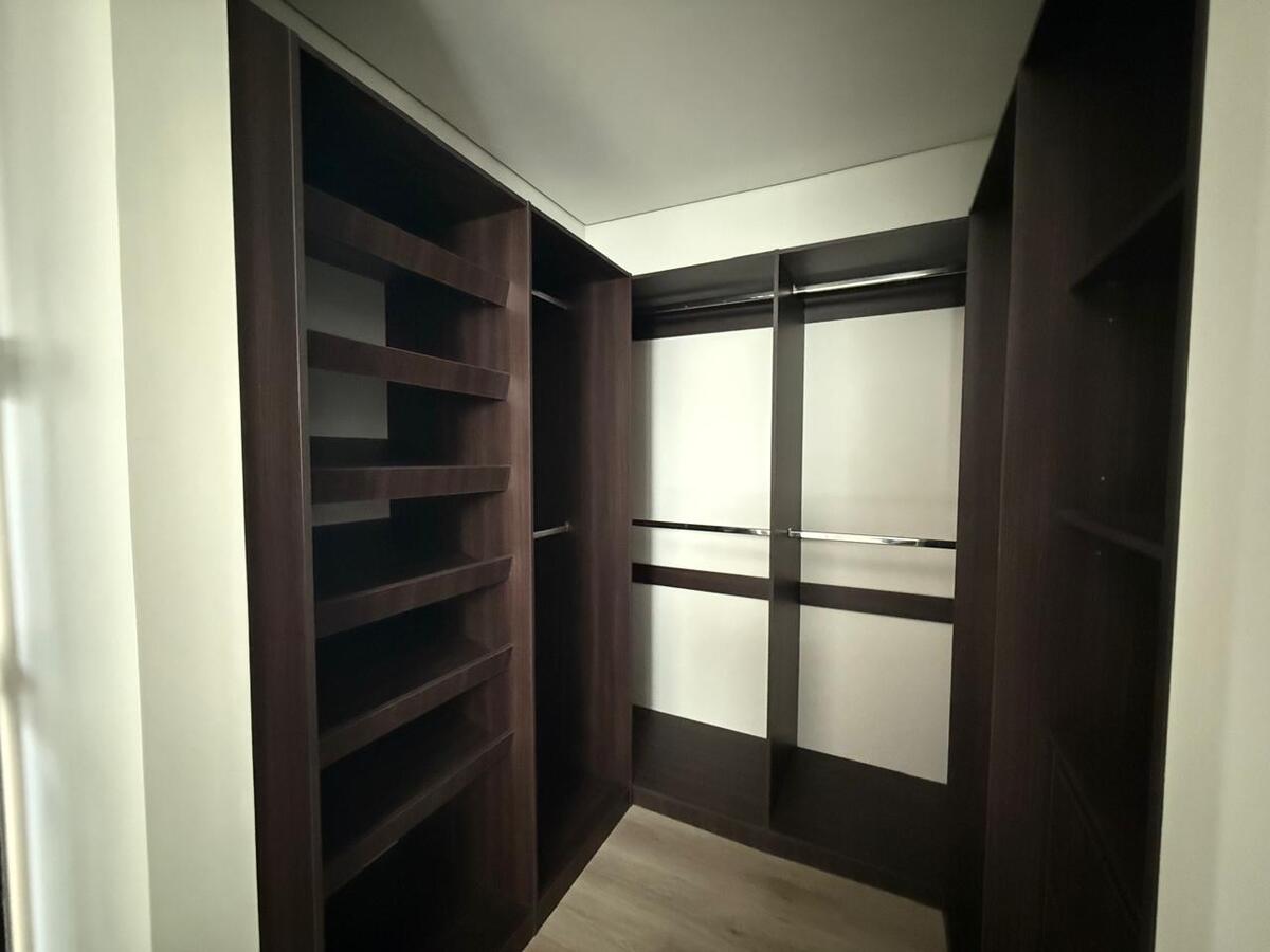 13 de 39: Walking closet recámara principal