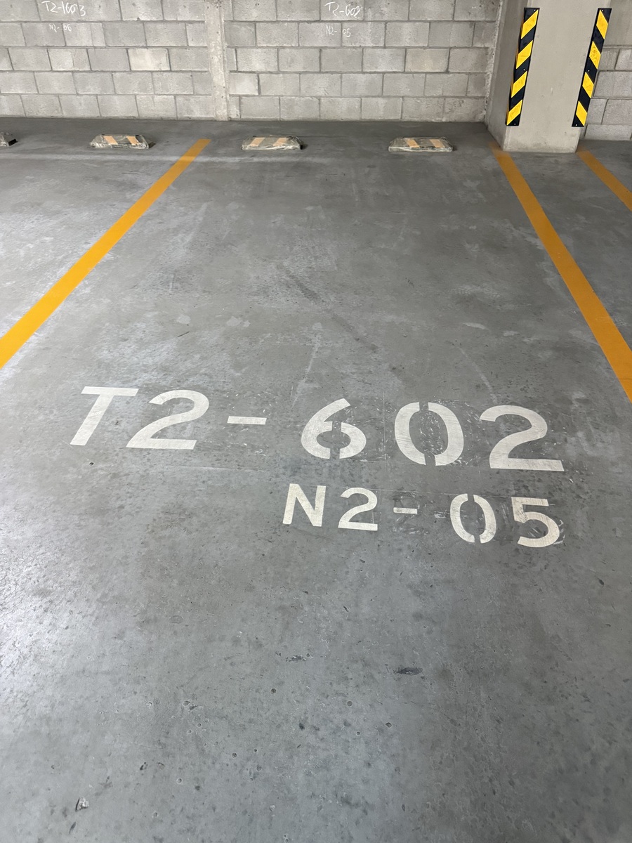 34 de 35: Cajon de estacionamiento