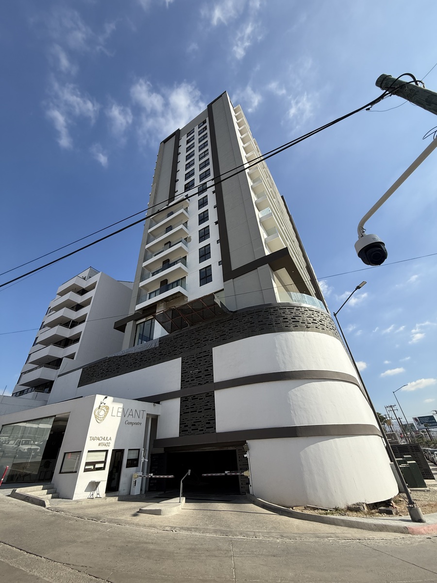 1 de 39: Fachada