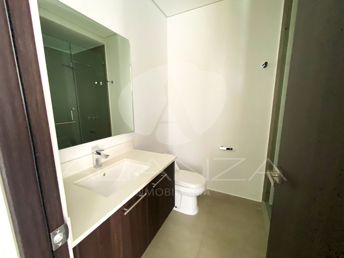 12 de 35: Baño compartido