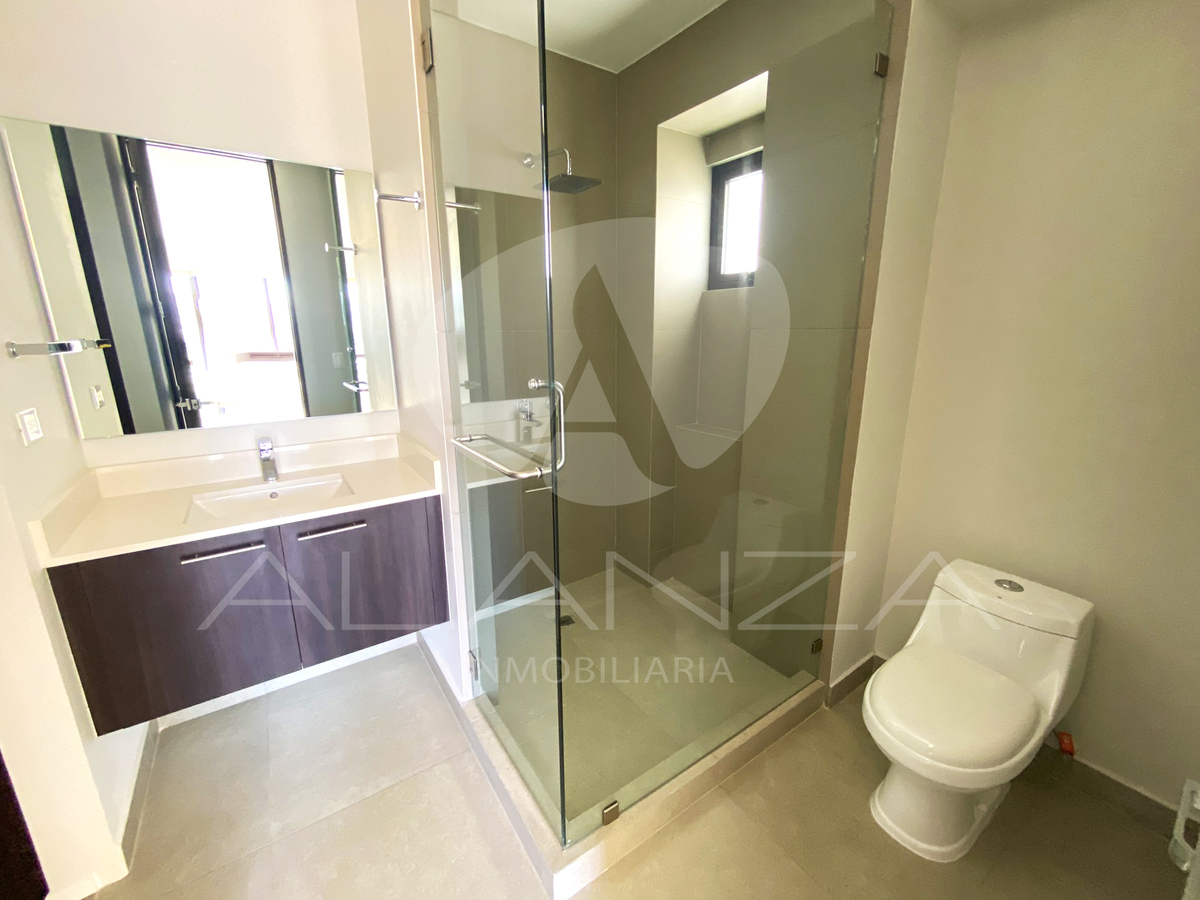 19 de 35: Baño recámara principal