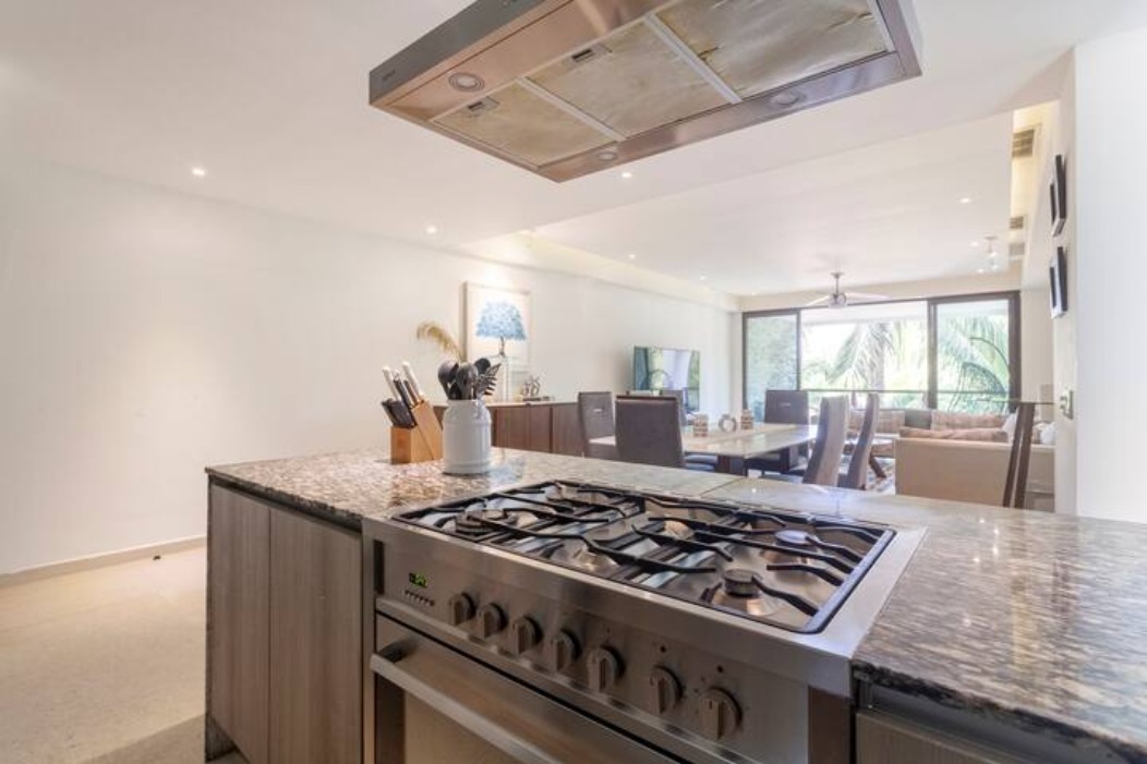 22 of 23: Cocina abierta equipada